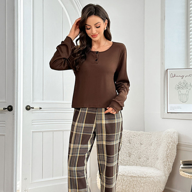 Pijama de desgaste noturno feminino de lã escovada DTY personalizado para noites relaxantes em casa, impresso ou em cor sólida